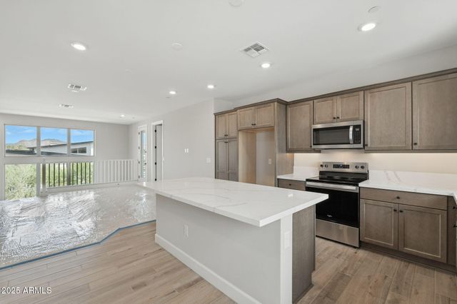 2121 W Sonoran Desert Drive 65, Phoenix, AZ 85085