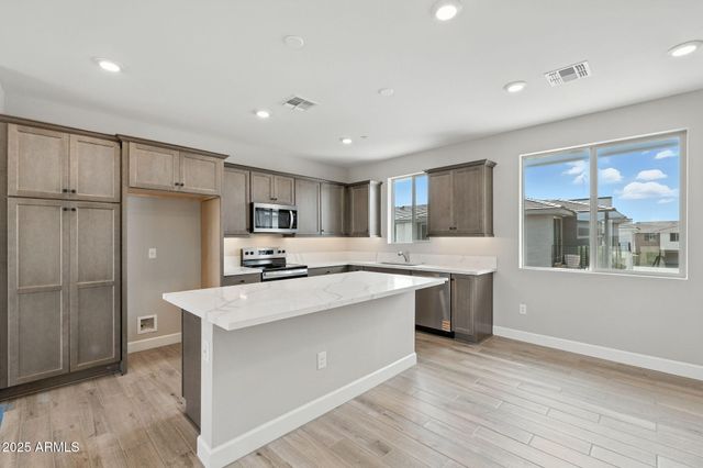 2121 W Sonoran Desert Drive 65, Phoenix, AZ 85085