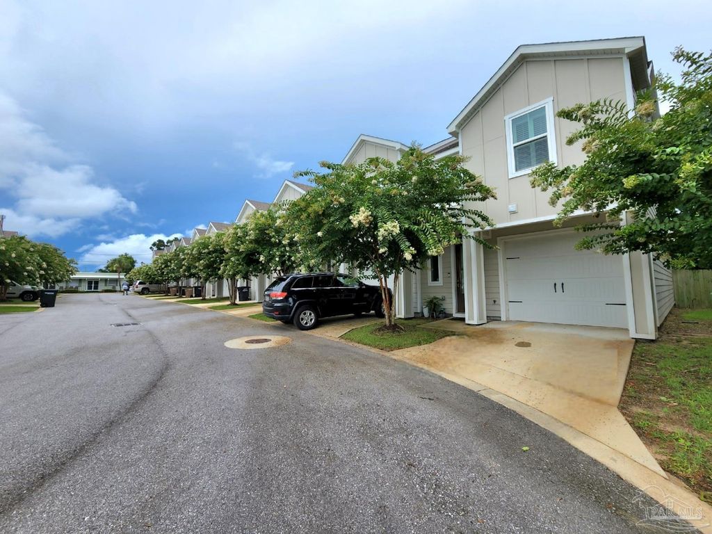 218 Junction Ave, Pensacola, FL 32502