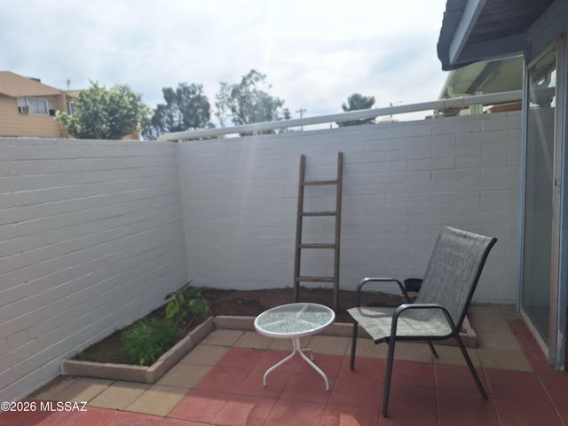 1725 S Jones Blvd Apt H9, Tucson, AZ 85713
