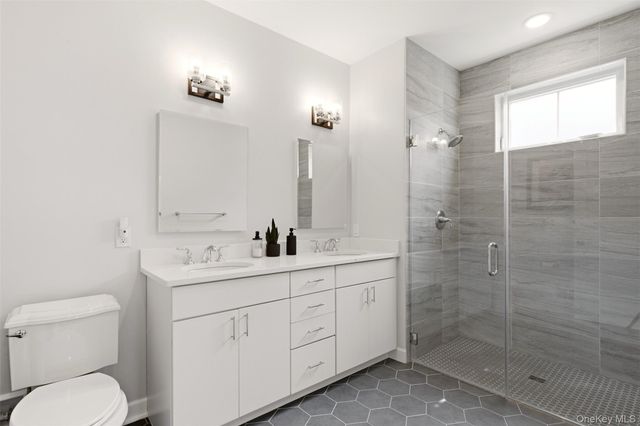 21 Seasons Way, Dix Hills, NY 11746