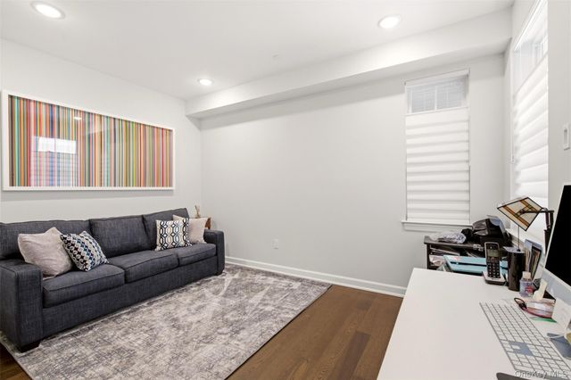 21 Seasons Way, Dix Hills, NY 11746