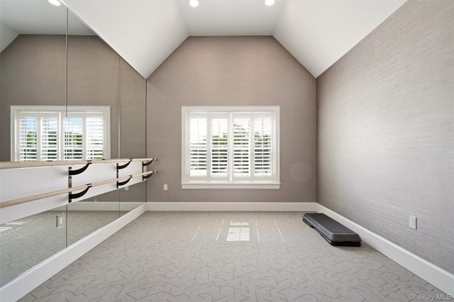 21 Seasons Way, Dix Hills, NY 11746