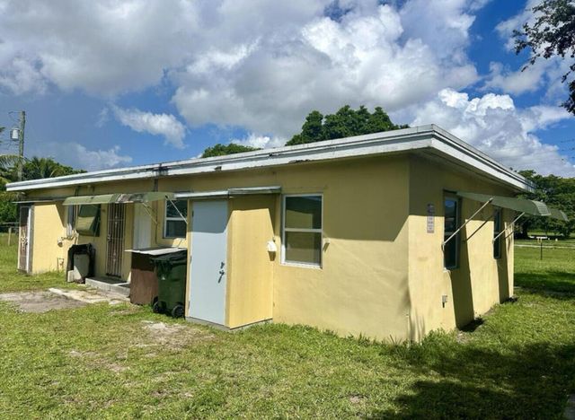 24 SW 10th Avenue, Delray Beach, FL 33444