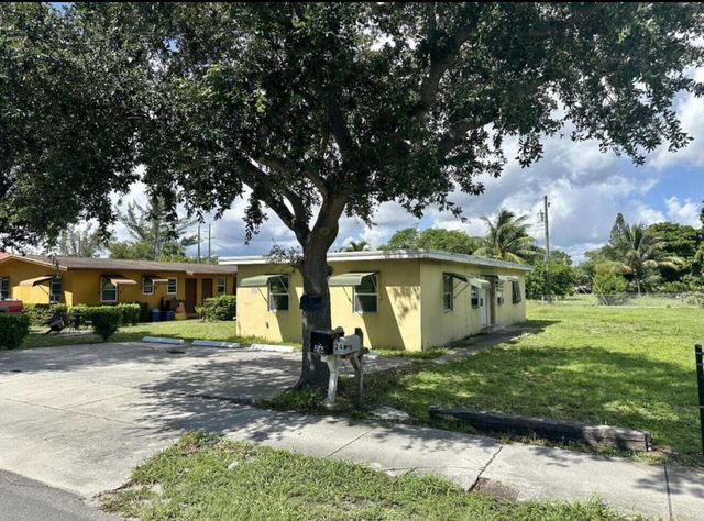 24 SW 10th Avenue, Delray Beach, FL 33444