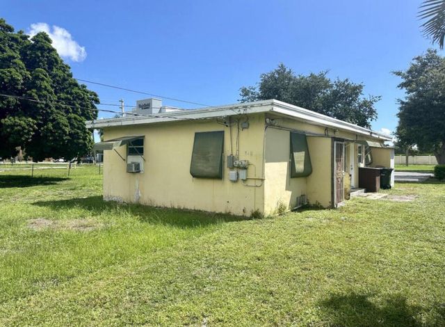 24 SW 10th Avenue, Delray Beach, FL 33444