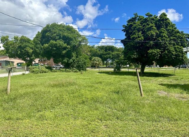 24 SW 10th Avenue, Delray Beach, FL 33444