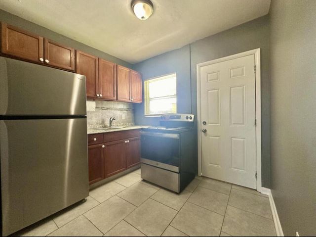 24 SW 10th Avenue, Delray Beach, FL 33444