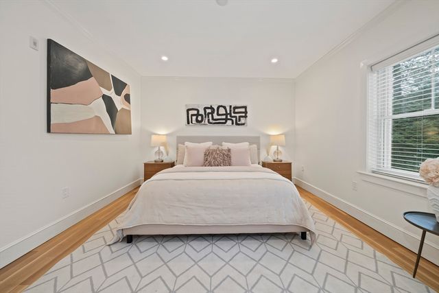 321 Hammond Pond Pkwy 105, Brookline, MA 02467