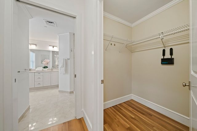 321 Hammond Pond Pkwy 105, Brookline, MA 02467