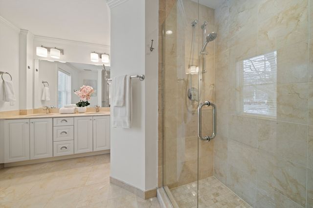 321 Hammond Pond Pkwy 105, Brookline, MA 02467