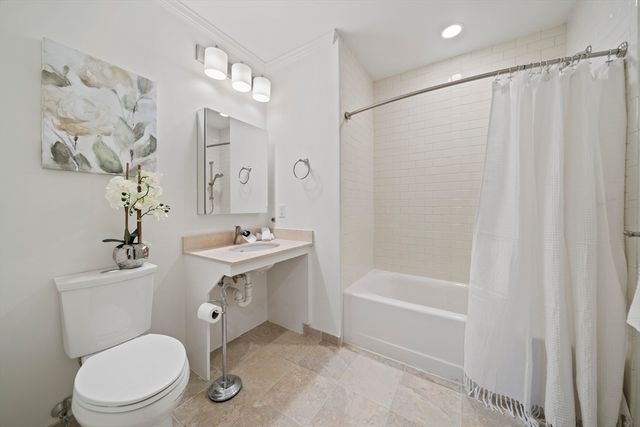 321 Hammond Pond Pkwy 105, Brookline, MA 02467