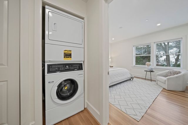 321 Hammond Pond Pkwy 105, Brookline, MA 02467