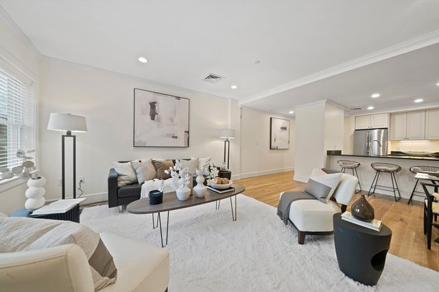 321 Hammond Pond Pkwy 105, Brookline, MA 02467