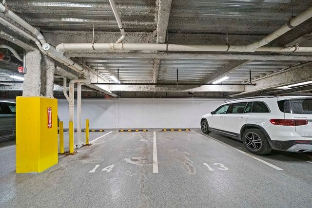 321 Hammond Pond Pkwy 105, Brookline, MA 02467