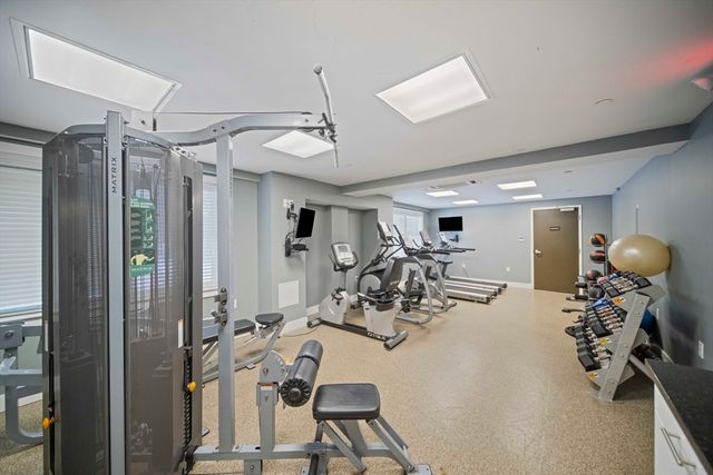 321 Hammond Pond Pkwy 105, Brookline, MA 02467