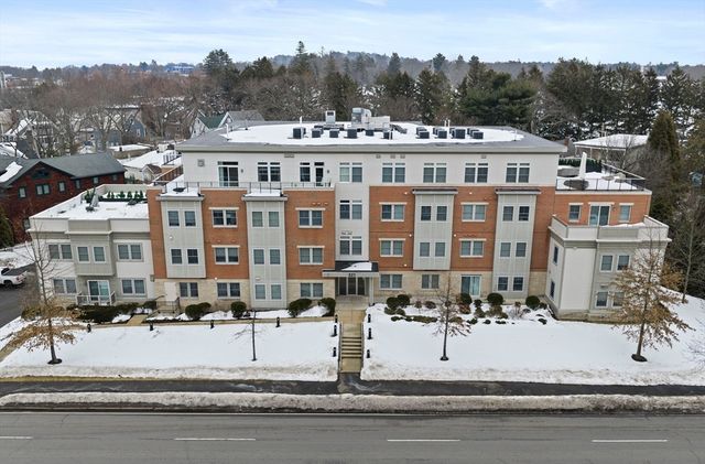 321 Hammond Pond Pkwy 105, Brookline, MA 02467