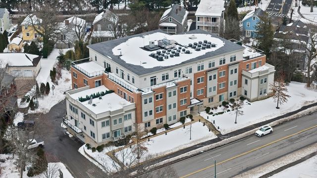 321 Hammond Pond Pkwy 105, Brookline, MA 02467