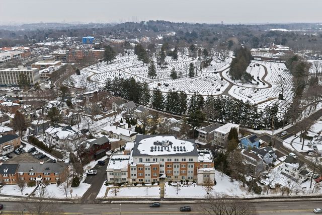 321 Hammond Pond Pkwy 105, Brookline, MA 02467