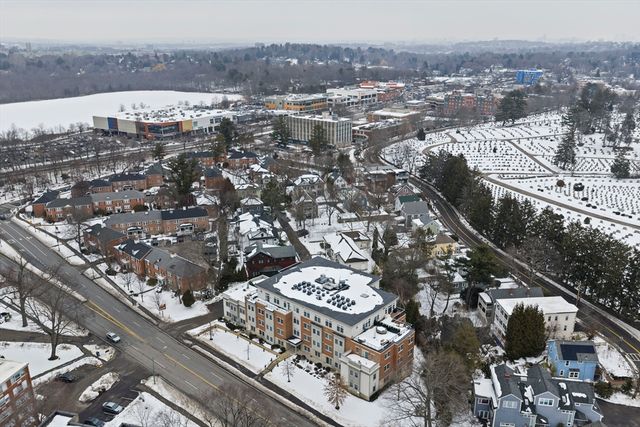 321 Hammond Pond Pkwy 105, Brookline, MA 02467