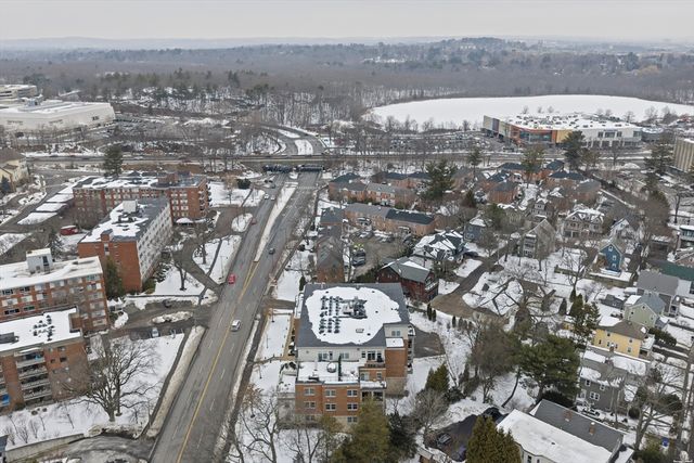 321 Hammond Pond Pkwy 105, Brookline, MA 02467