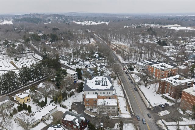 321 Hammond Pond Pkwy 105, Brookline, MA 02467