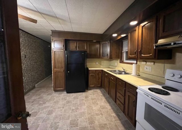 229 UPLAND AVE, Reading, PA 19611