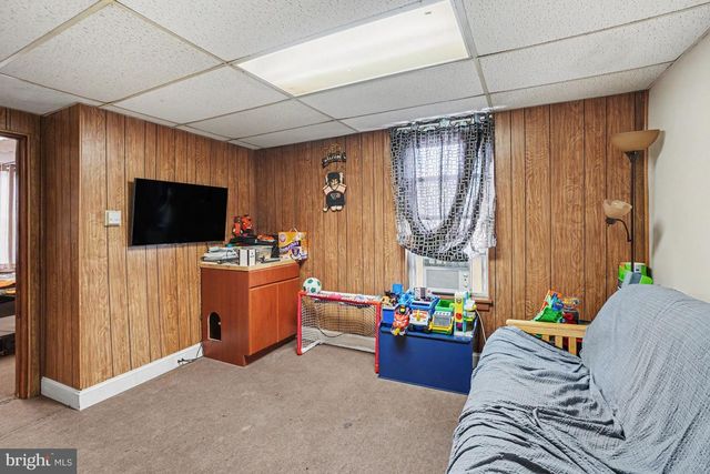 229 UPLAND AVE, Reading, PA 19611