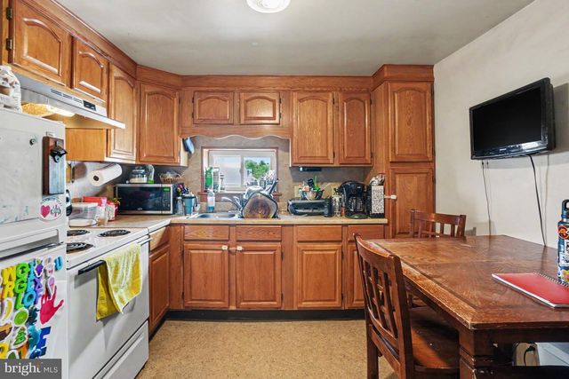 229 UPLAND AVE, Reading, PA 19611