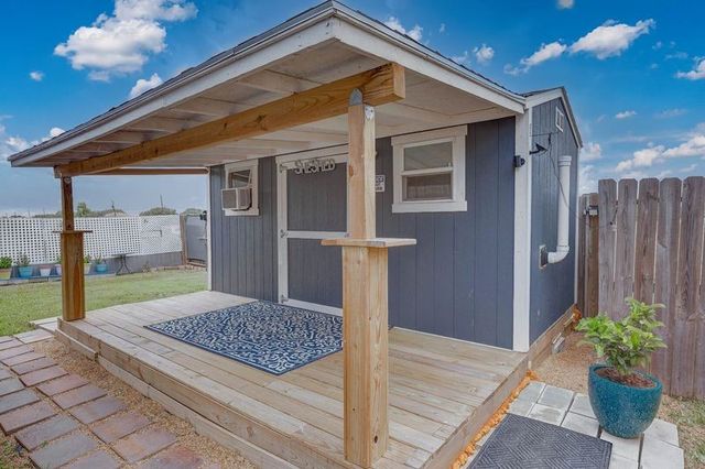 6113 Choctaw Dr, Corpus Christi, TX 78415