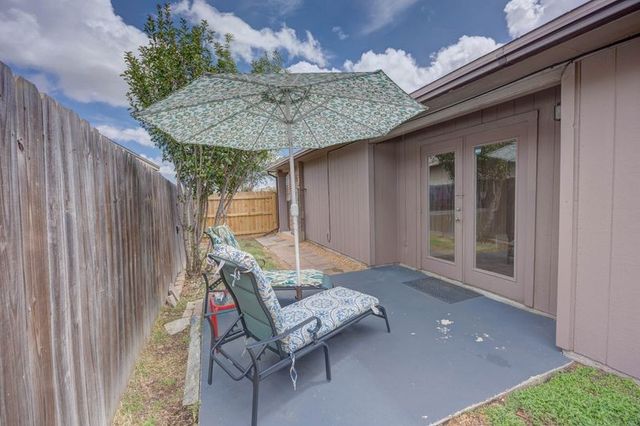 6113 Choctaw Dr, Corpus Christi, TX 78415