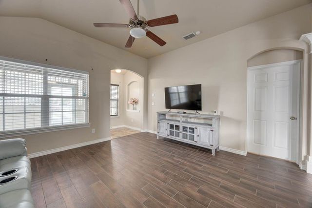 6113 Choctaw Dr, Corpus Christi, TX 78415