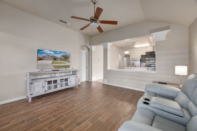 6113 Choctaw Dr, Corpus Christi, TX 78415