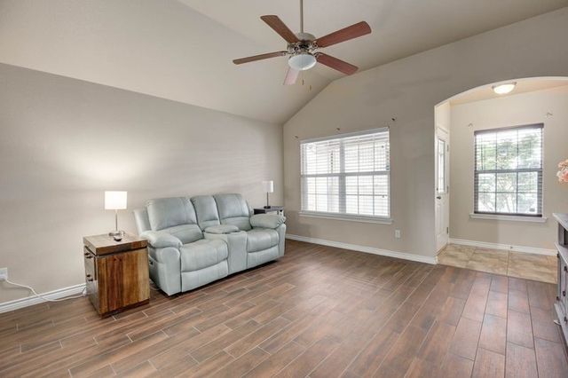 6113 Choctaw Dr, Corpus Christi, TX 78415