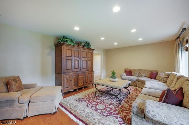 2 Estelle Pl, Cranford Twp., NJ 07016