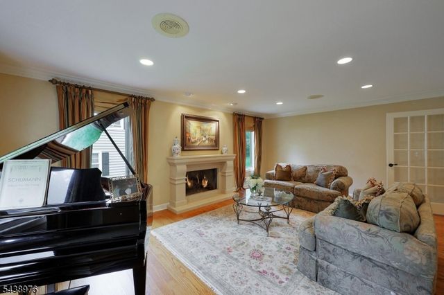2 Estelle Pl, Cranford Twp., NJ 07016