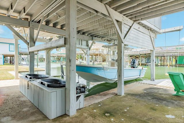 202 Schooner, Freeport, TX 77541