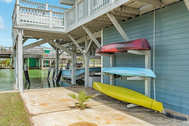 202 Schooner, Freeport, TX 77541