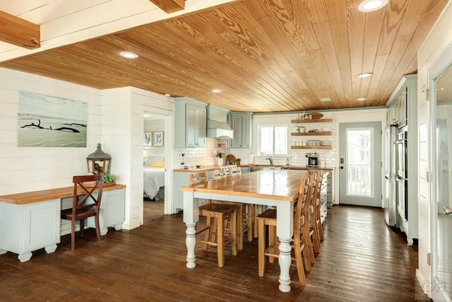202 Schooner, Freeport, TX 77541