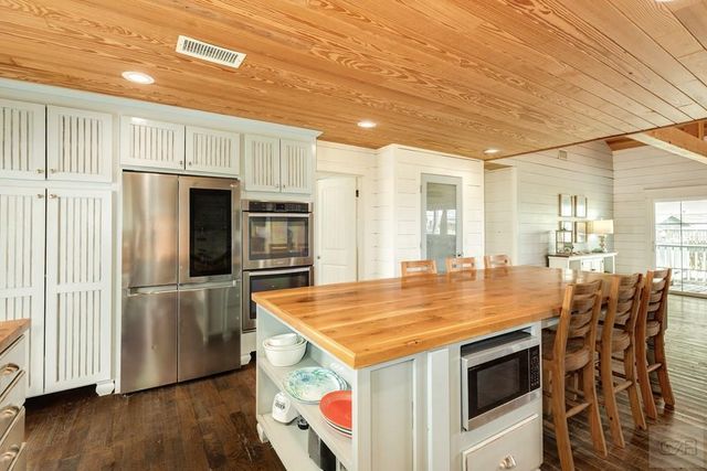 202 Schooner, Freeport, TX 77541