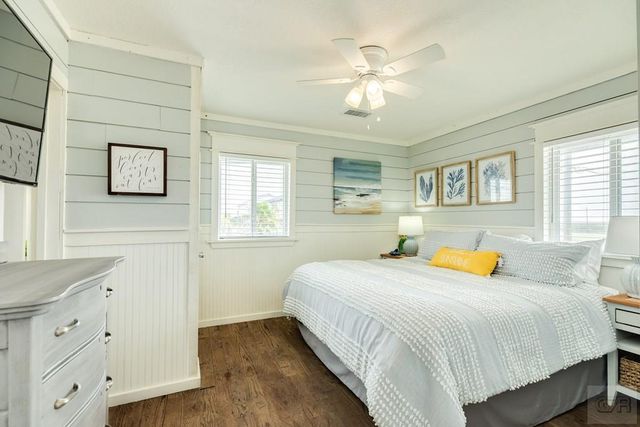 202 Schooner, Freeport, TX 77541