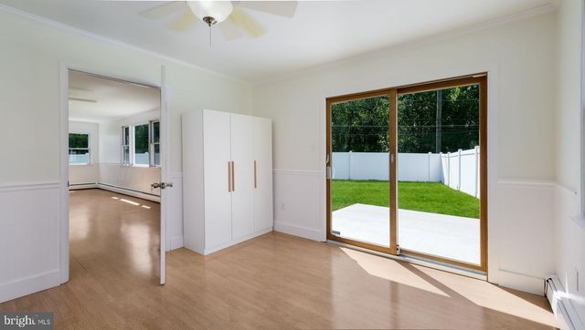 7 INDIAN CREEK DR, Levittown, PA 19057