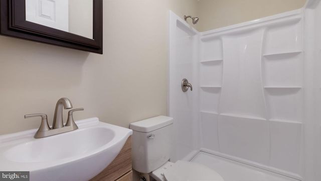7 INDIAN CREEK DR, Levittown, PA 19057