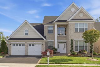 19 Whistling Straits Drive, Monroe, NJ 08831