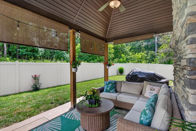 950 Terrace Creek Ln, Clarksville, TN 37040