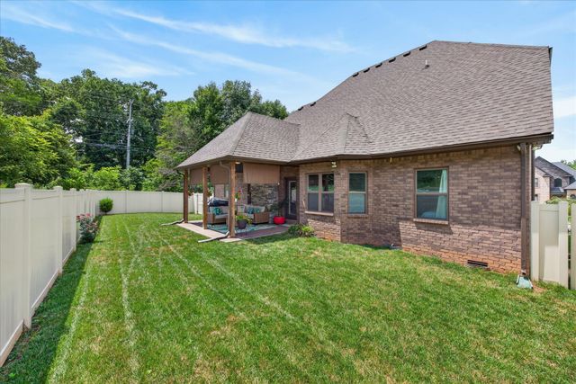 950 Terrace Creek Ln, Clarksville, TN 37040