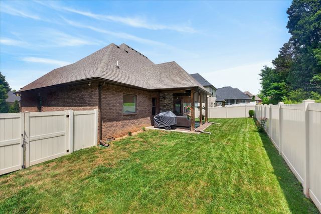 950 Terrace Creek Ln, Clarksville, TN 37040