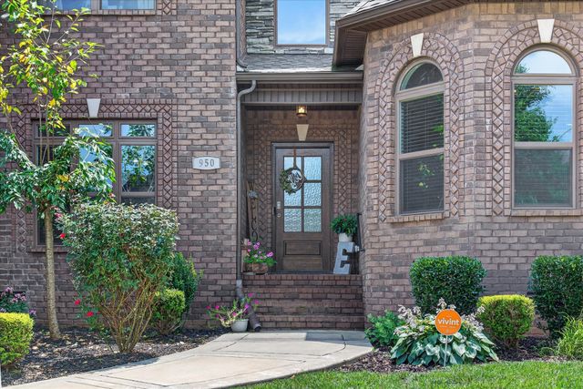 950 Terrace Creek Ln, Clarksville, TN 37040