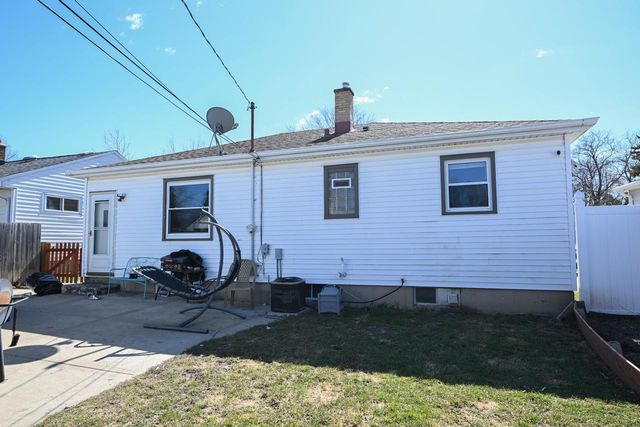 4922 W Norwich COURT, Milwaukee, WI 53220