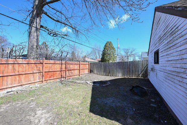 4922 W Norwich COURT, Milwaukee, WI 53220